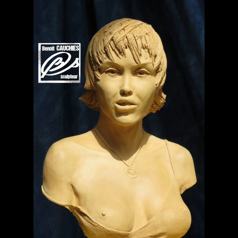 buste en terre -original- femme sculpté par Benoit Cauchies