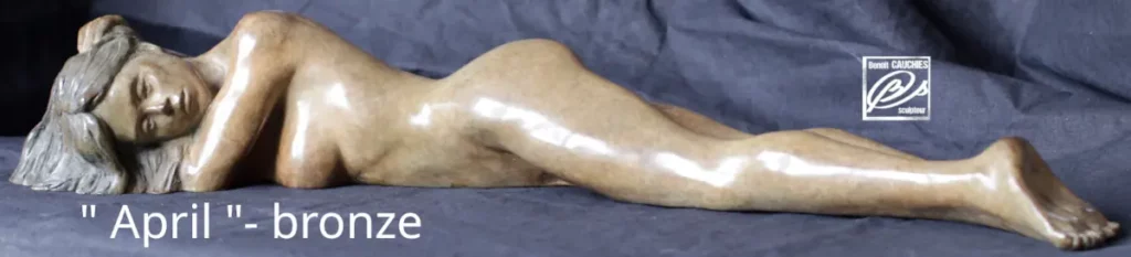 photo d'une sculpture bronze . femme nue allongée -Benoit Cauchies